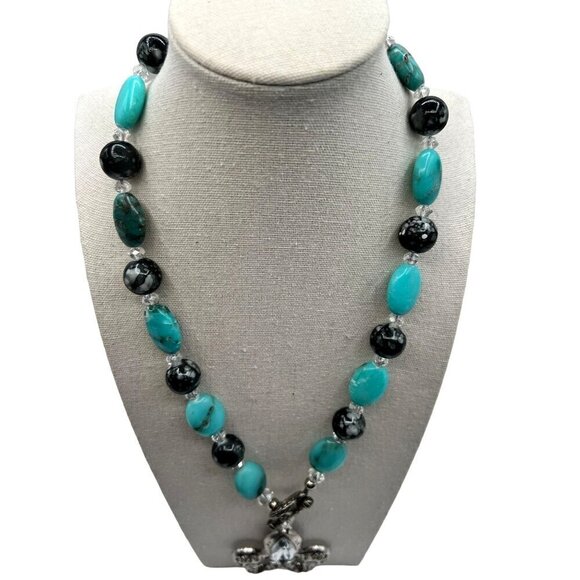 Handcrafted Green Agate  & Black Beaded Necklace With Ornate Silver Pendant - Picture 4 of 8